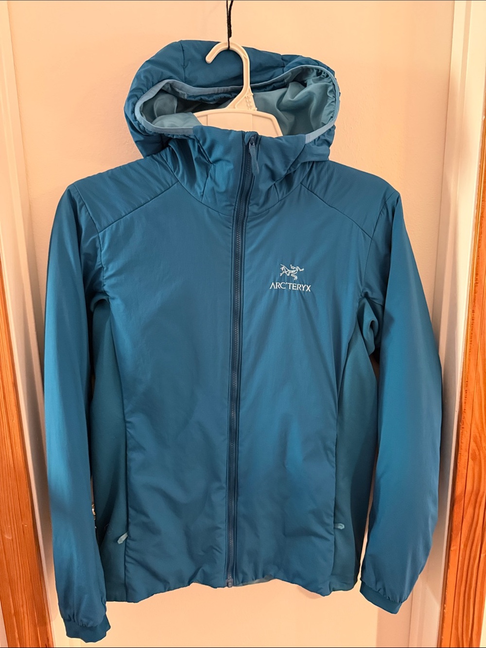 Arc'teryx Women's Atom Light Teal Hooded Rain Jacket